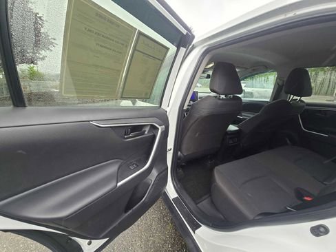 Used 2024 Toyota RAV4 LE AWD/4WD image 15