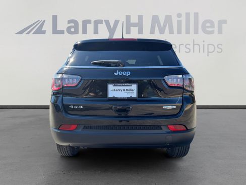 Used 2024 Jeep Compass Latitude AWD/4WD image 4