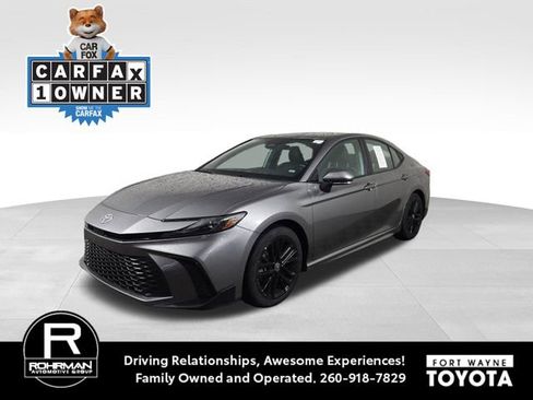 Used 2025 Toyota Camry SE FWD image 1