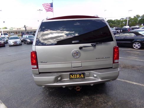 Used 2005 Cadillac Escalade AWD image 3