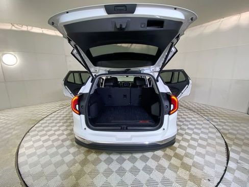 Used 2023 GMC Terrain SLT image 30