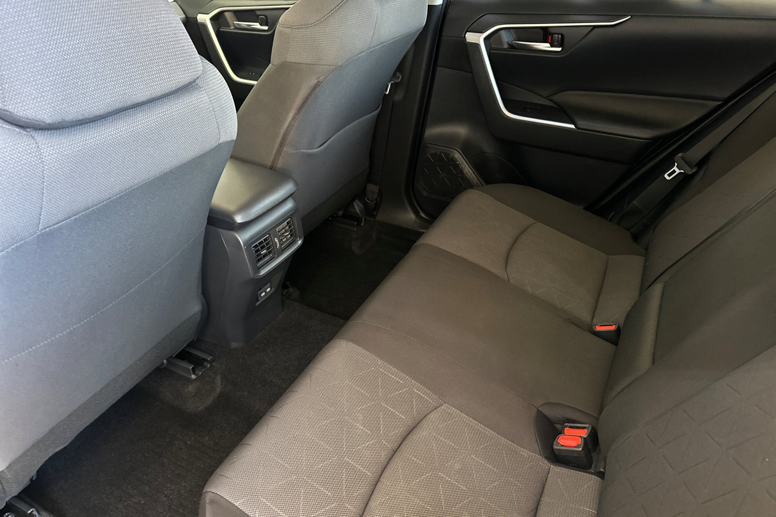 Used 2025 Toyota RAV4 XLE AWD/4WD image 13