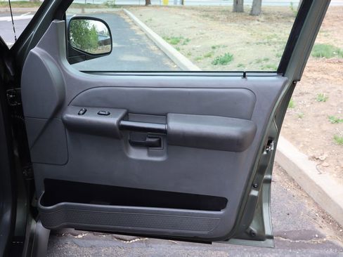 Used 2004 Ford Explorer Sport Trac XLS image 27