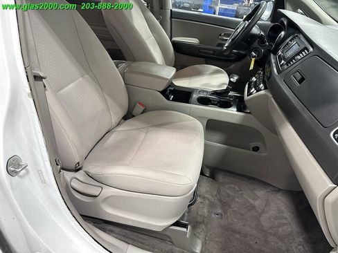 Used 2018 Kia Sedona L image 5