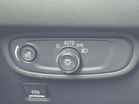 Used 2024 GMC Terrain SLE FWD image 20