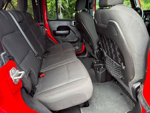 Used 2018 Jeep Wrangler Unlimited Rubicon AWD/4WD image 13