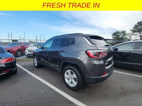 Used 2018 Jeep Compass Latitude w/ Cold Weather Group AWD/4WD image 3
