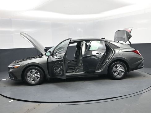 New 2026 Hyundai Elantra SE image 29