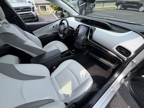 Used 2021 Toyota Prius Prime XLE FWD image 11