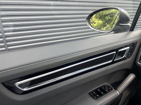 Certified 2022 Porsche Cayenne Turbo AWD/4WD image 26