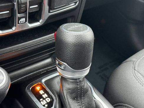 Used 2022 Jeep Gladiator Willys image 15