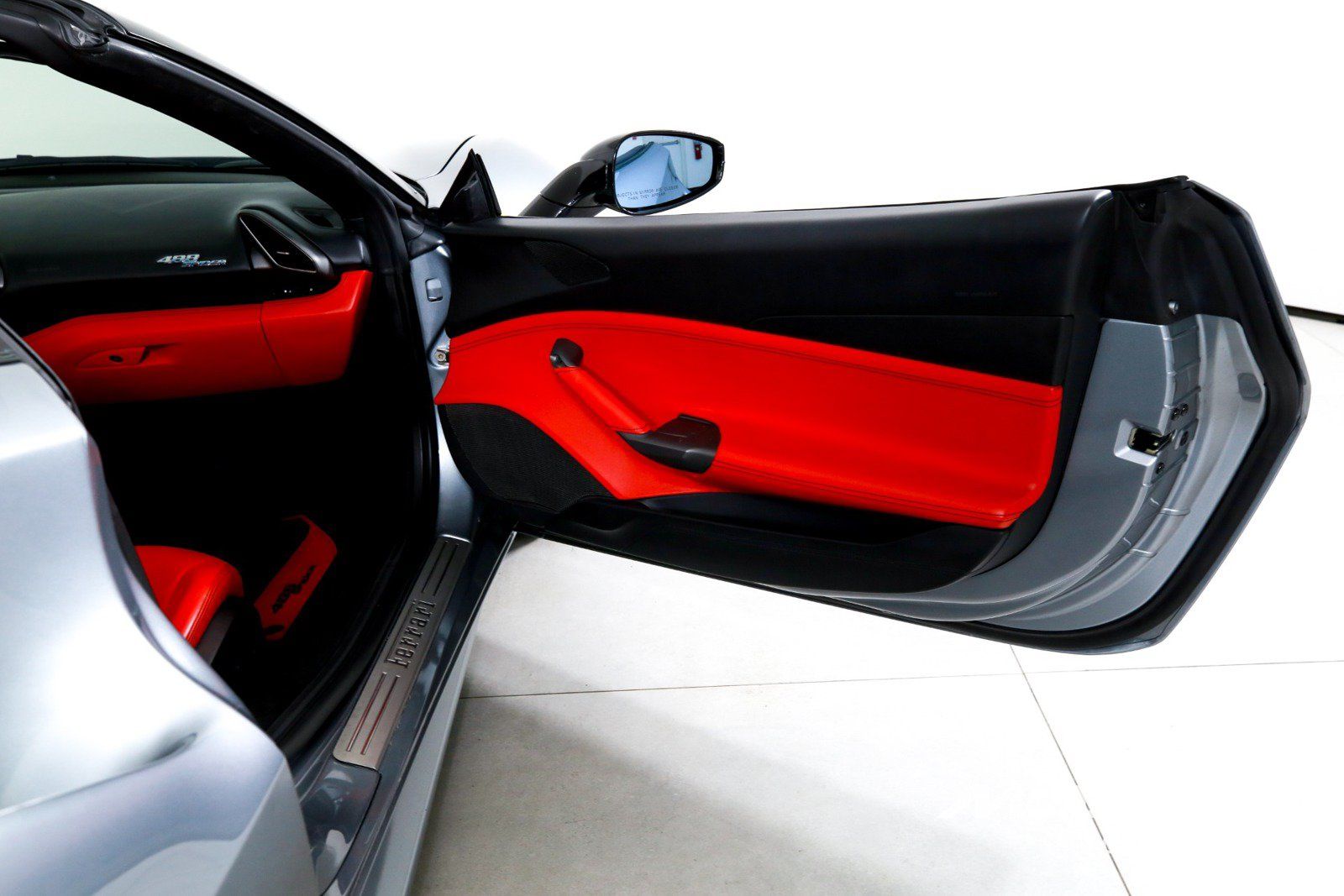 Used 2019 Ferrari 488 Spider RWD image 17