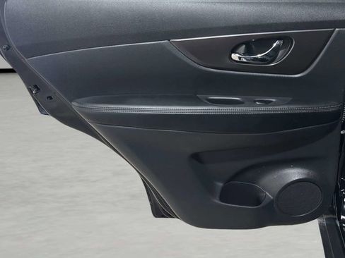 Used 2015 Nissan Rogue SV AWD/4WD image 15