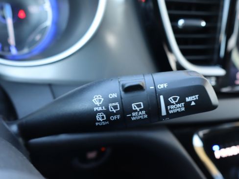 Used 2025 Chrysler Pacifica Select image 22