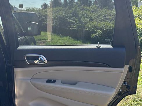 Used 2014 Jeep Grand Cherokee Laredo w/ Security & Convenience Group AWD/4WD image 23