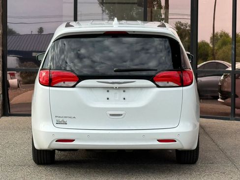 Used 2017 Chrysler Pacifica Touring FWD image 8