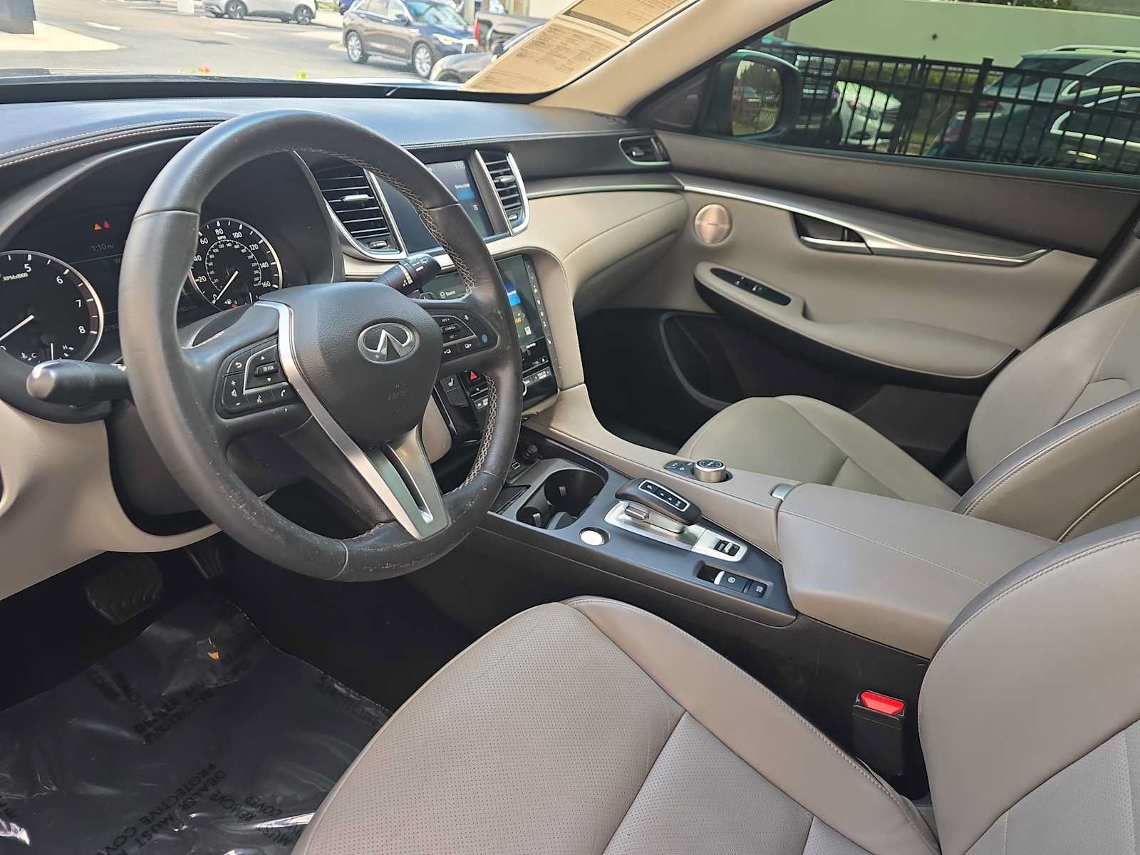 Used 2024 INFINITI QX50 Luxe w/ Accent Package FWD image 18