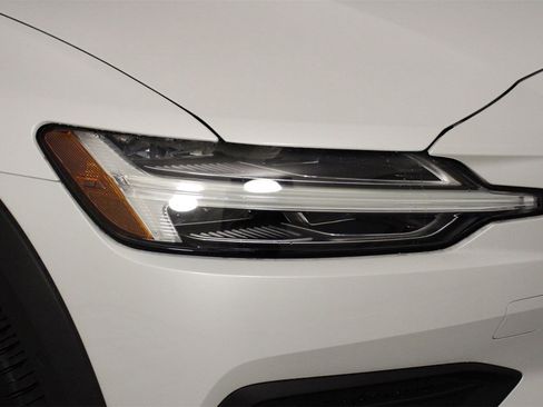 Certified 2025 Volvo V60 B5 Cross Country Plus image 26