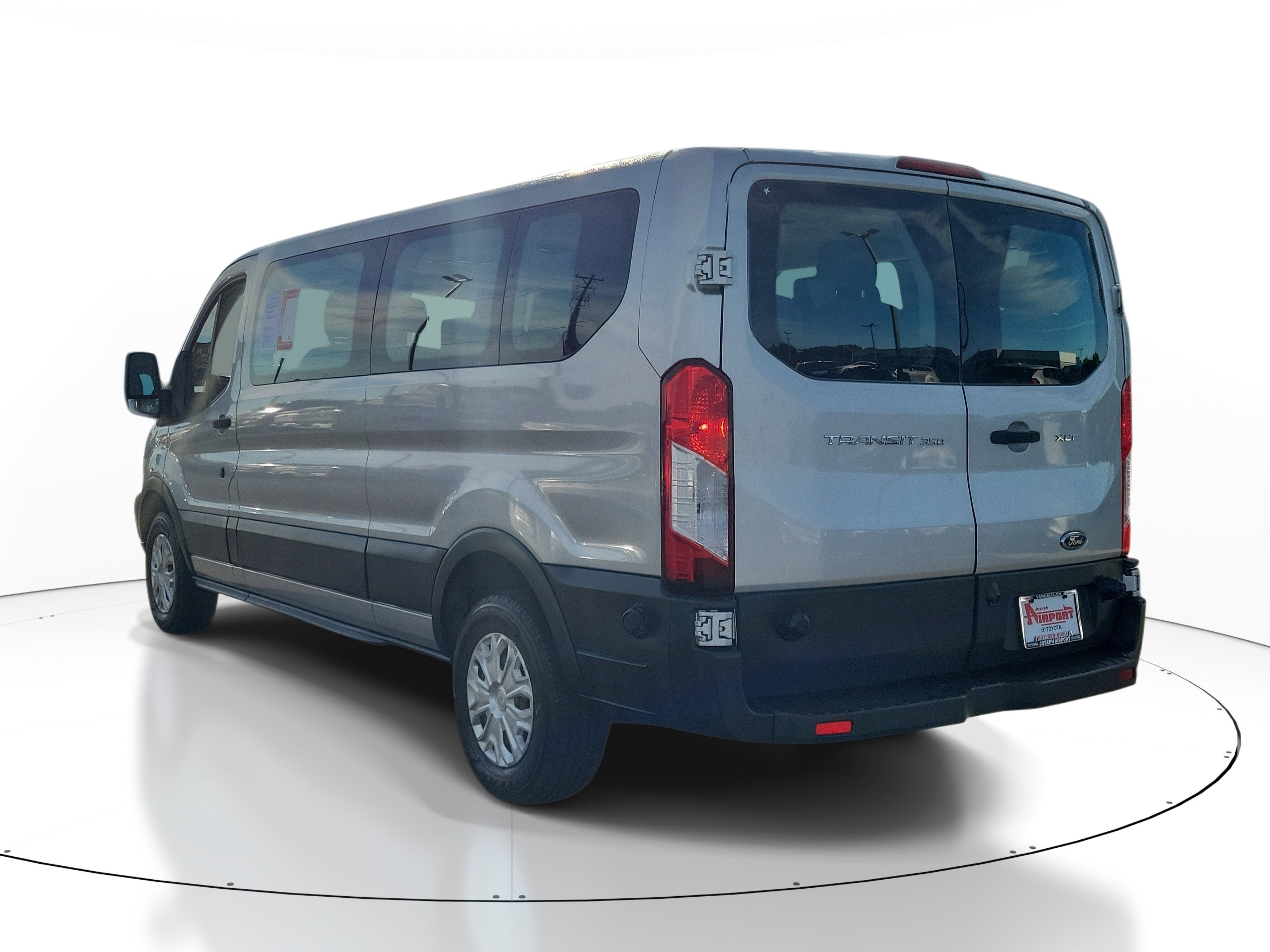 Used 2017 Ford Transit 350 XLT RWD image 3
