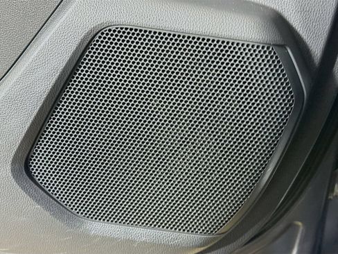 Used 2023 Toyota Highlander XLE FWD image 23