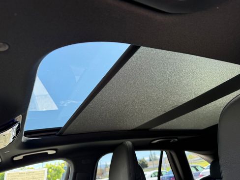 Used 2025 Mercedes-Benz GLC 300 image 29