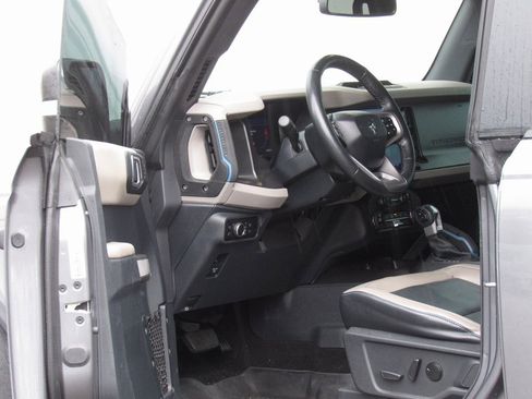 Used 2023 Ford Bronco Wildtrak image 8