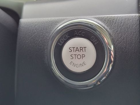 Used 2022 Nissan Armada SL w/ Captain's Chairs Package image 38