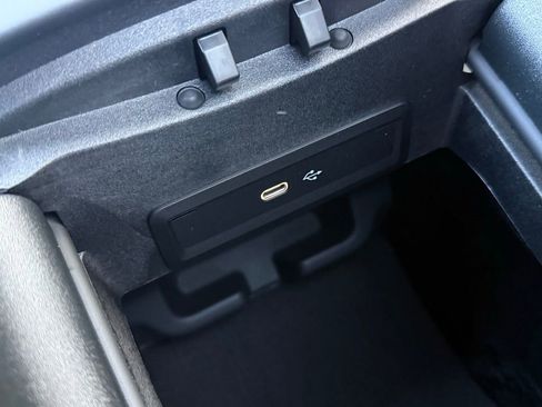 Used 2026 Mercedes-Benz GLS 580 4MATIC image 32