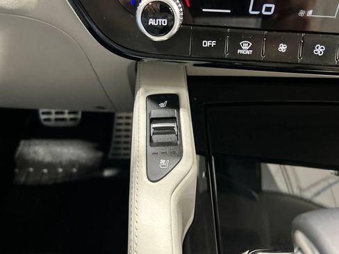 Used 2025 Kia Telluride SX w/ SX Captain's Chair Package FWD image 28