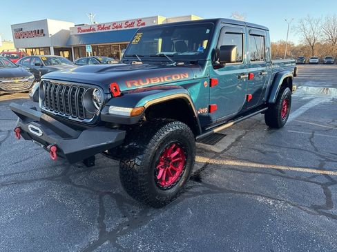 Used 2025 Jeep Gladiator Rubicon image 2