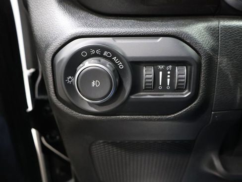Used 2019 Jeep Wrangler Unlimited Sport image 31