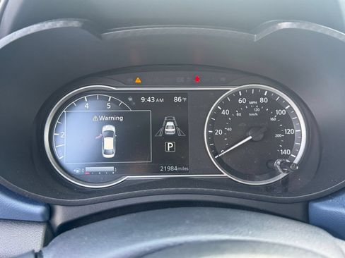 Used 2025 Nissan Versa SV FWD image 38