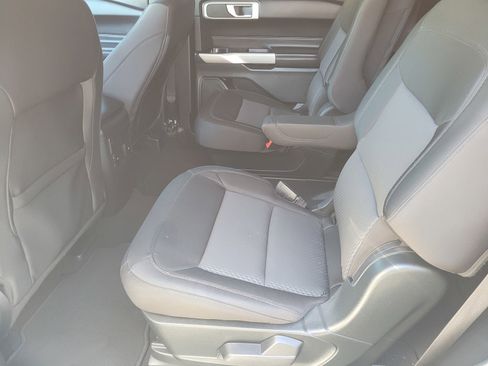 Used 2023 Ford Explorer XLT image 6
