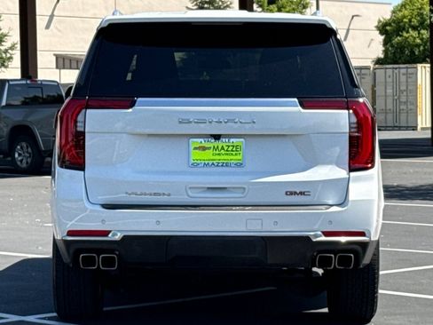 Used 2025 GMC Yukon XL Denali RWD image 12