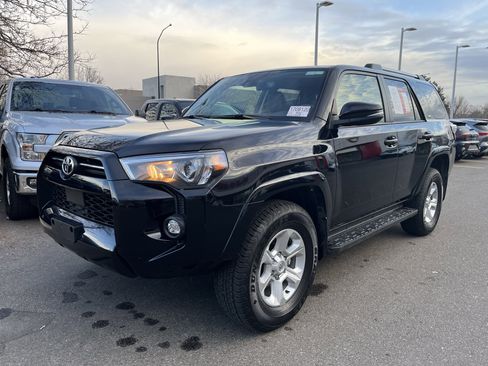 Used 2024 Toyota 4Runner SR5 Premium image 4