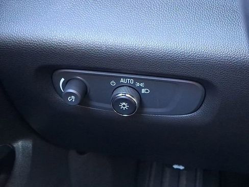 Used 2022 Chevrolet Traverse RS image 25