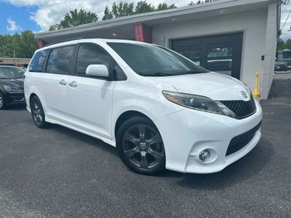 Used 2017 Toyota Sienna SE
