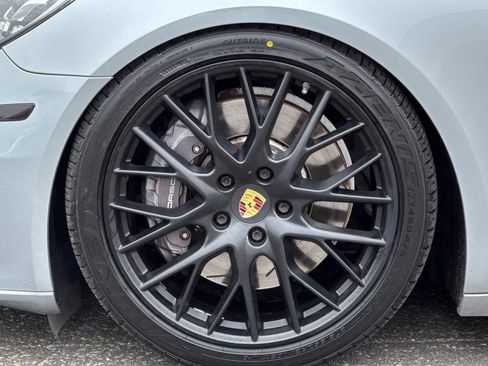 Used 2019 Porsche Panamera 4 AWD/4WD image 31