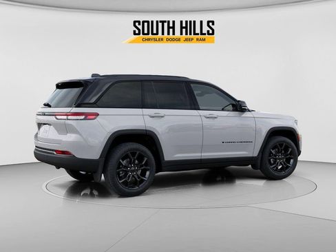 New 2025 Jeep Grand Cherokee Limited w/ MOPAR Finishing Package AWD/4WD image 4