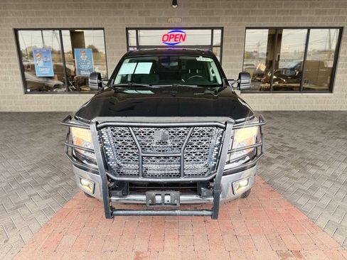 Used 2019 Nissan Titan SV w/ SV Convenience Package image 22