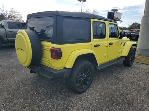 Used 2022 Jeep Wrangler Unlimited Sahara image 4