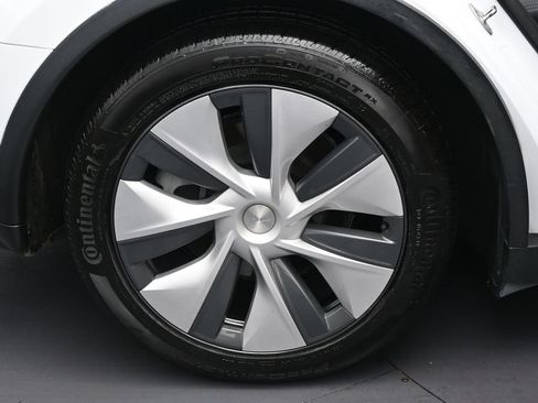 Used 2021 Tesla Model Y Long Range AWD/4WD image 34
