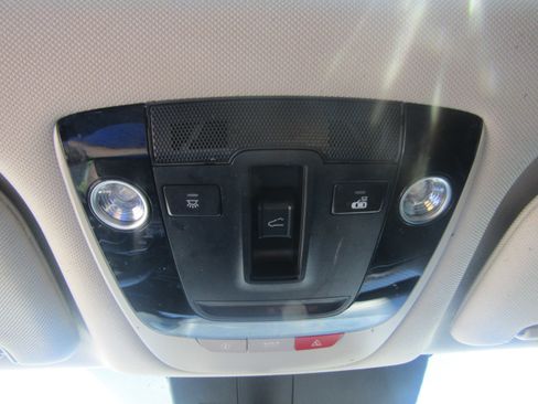 Used 2023 Kia Sorento S w/ Panoramic Sunroof Package image 16