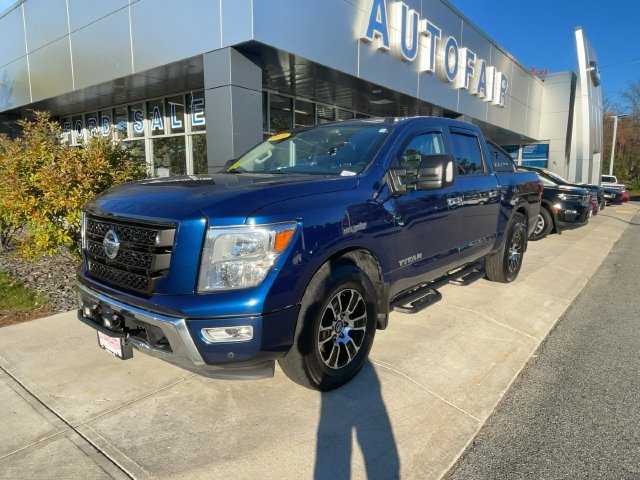 Used 2021 Nissan Titan SV w/ SV Convenience Package AWD/4WD image 3