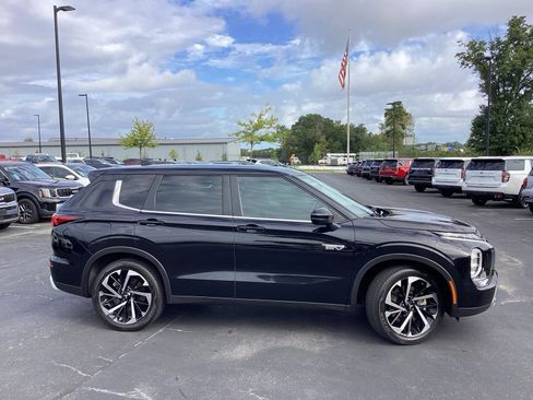 Used 2023 Mitsubishi Outlander SE image 5
