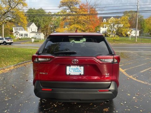 Used 2019 Toyota RAV4 LE image 4