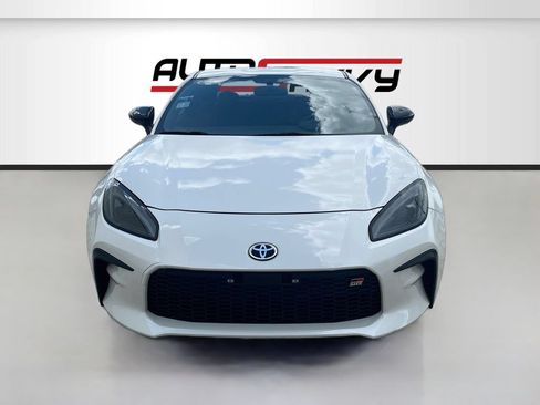 Used 2022 Toyota GR86 RWD image 2