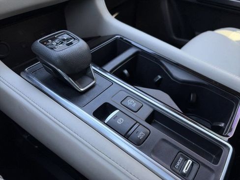 Certified 2024 Nissan Pathfinder SL image 21