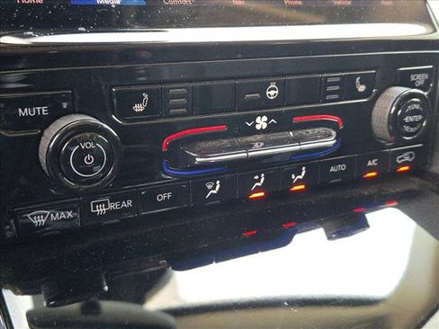 Used 2021 Jeep Grand Cherokee L Limited image 17