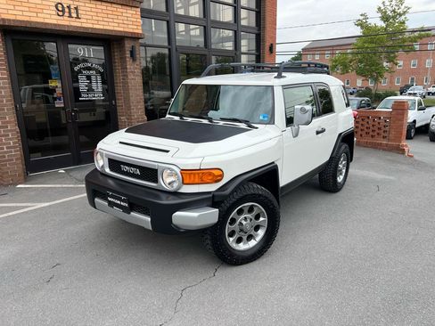 Used 2013 Toyota FJ Cruiser 4WD w/ Upgrade Pkg image 1